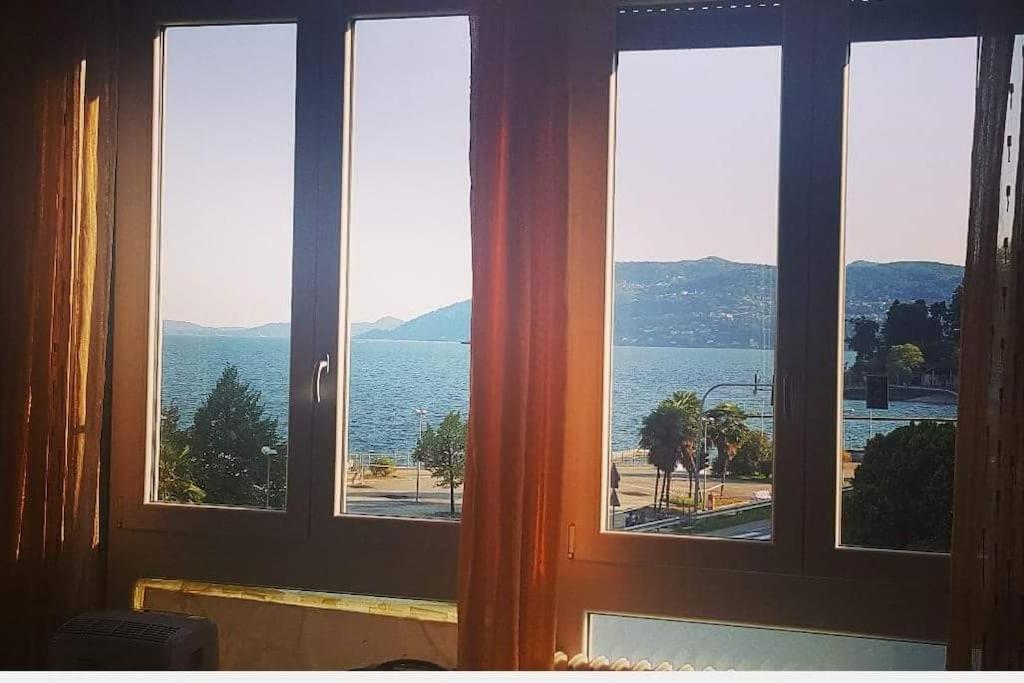 Appartamento Chic Vista Lago - Casa Janis Verbania Luaran gambar